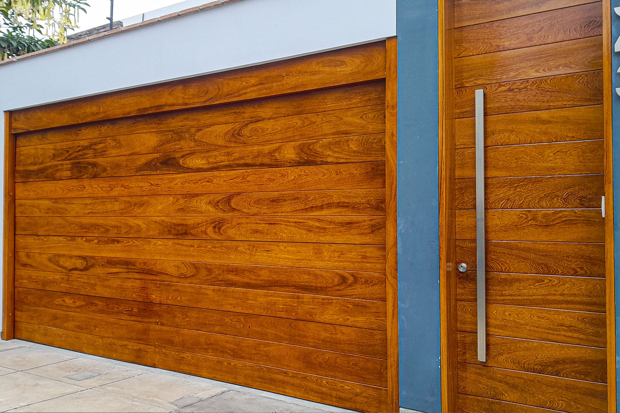 Pintado de puerta de cochera en San Isidro - China International Water