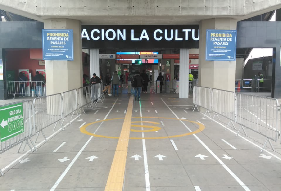 Pintado de señalización en Estación la Cultura - Lima